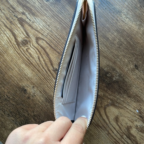 SEND OFFERS❤️ Perfect condition kate spade ♠️ New York flower wristlet summer ♠️ - Picture 4 of 9